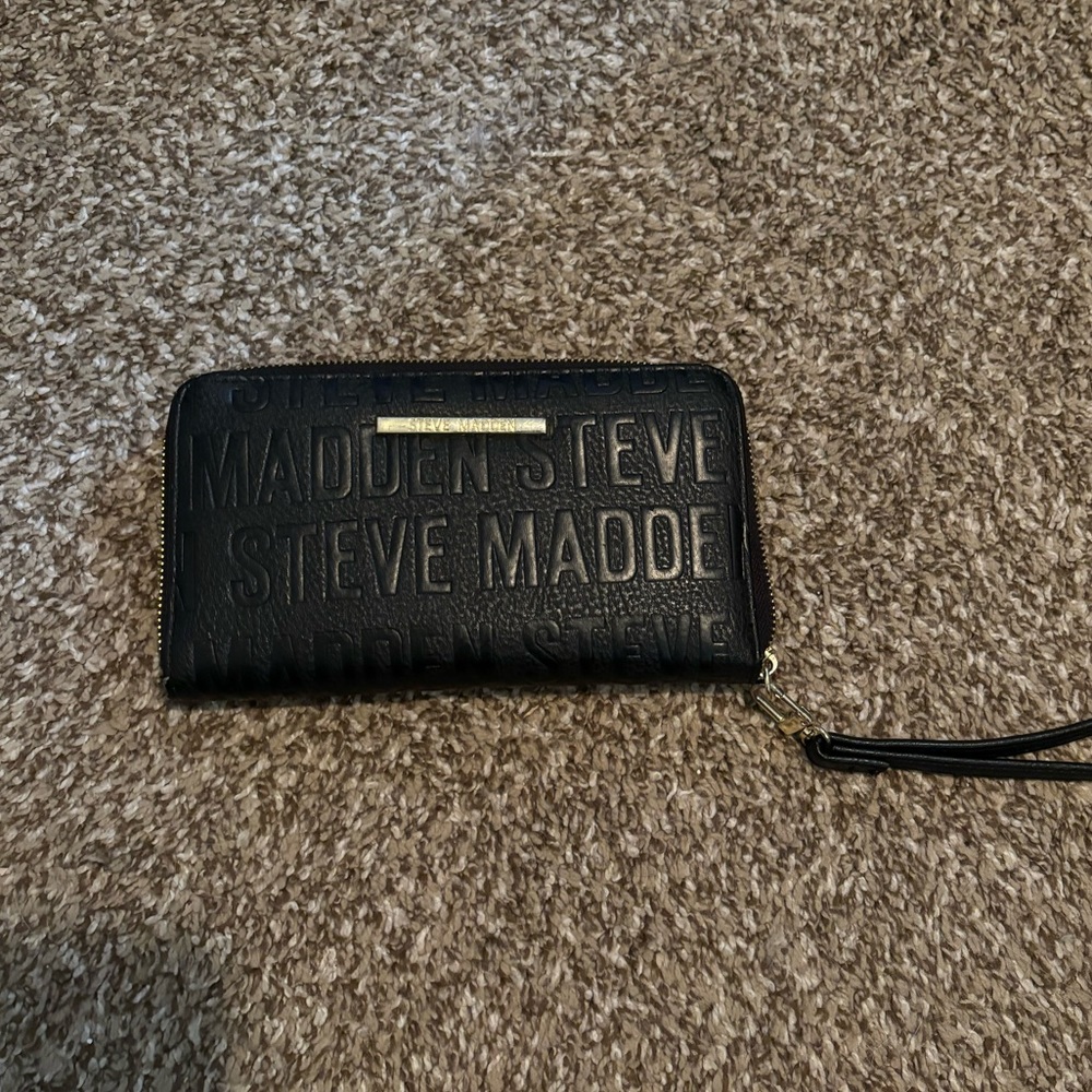 Steve Madden wristlet